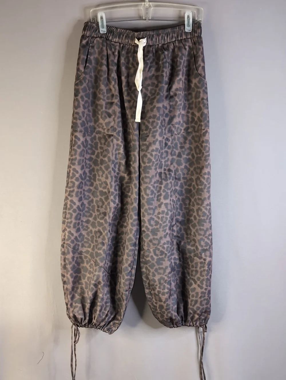 Large Women's leopard-print balloon-leg pants- NWT